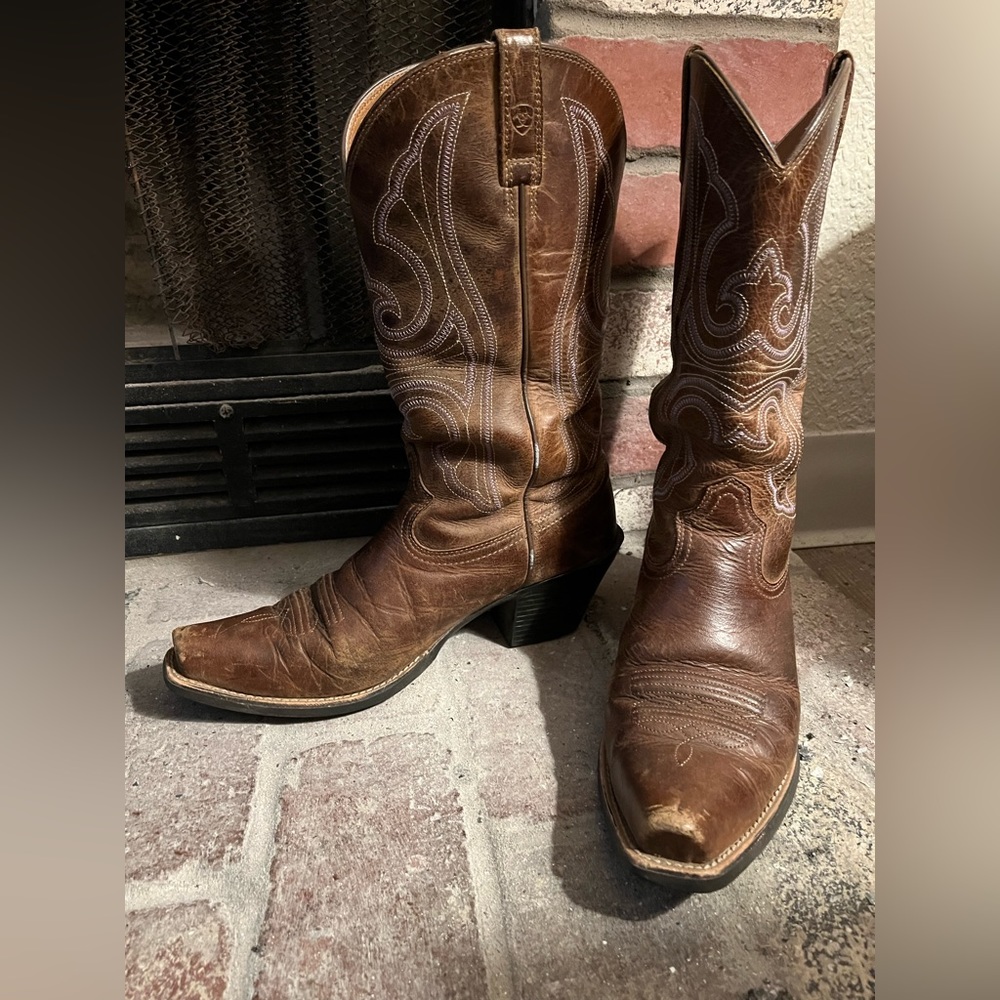 Ariat snip toe cowgirl boots